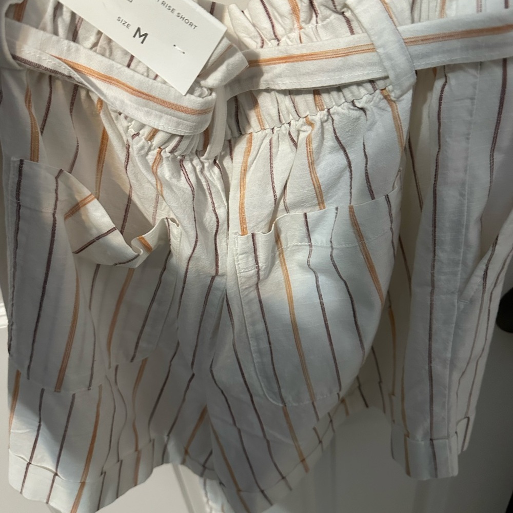 LOFT High Waist White and Tan Shorts with Belt - Picture 4 of 8